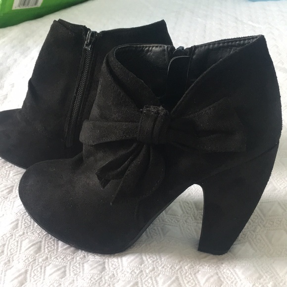 Pretty Black Heels 🎀 - Picture 2 of 8